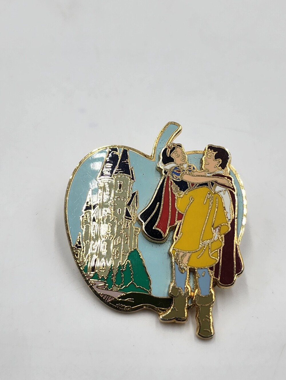 Disney 2004 Snow White & Prince Castle Apple Pin